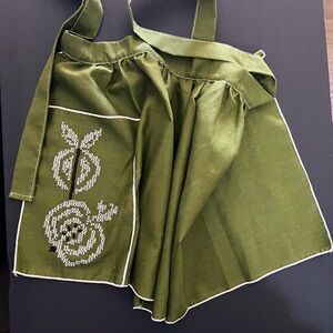 Vintage Green Apron with Embroidered Design